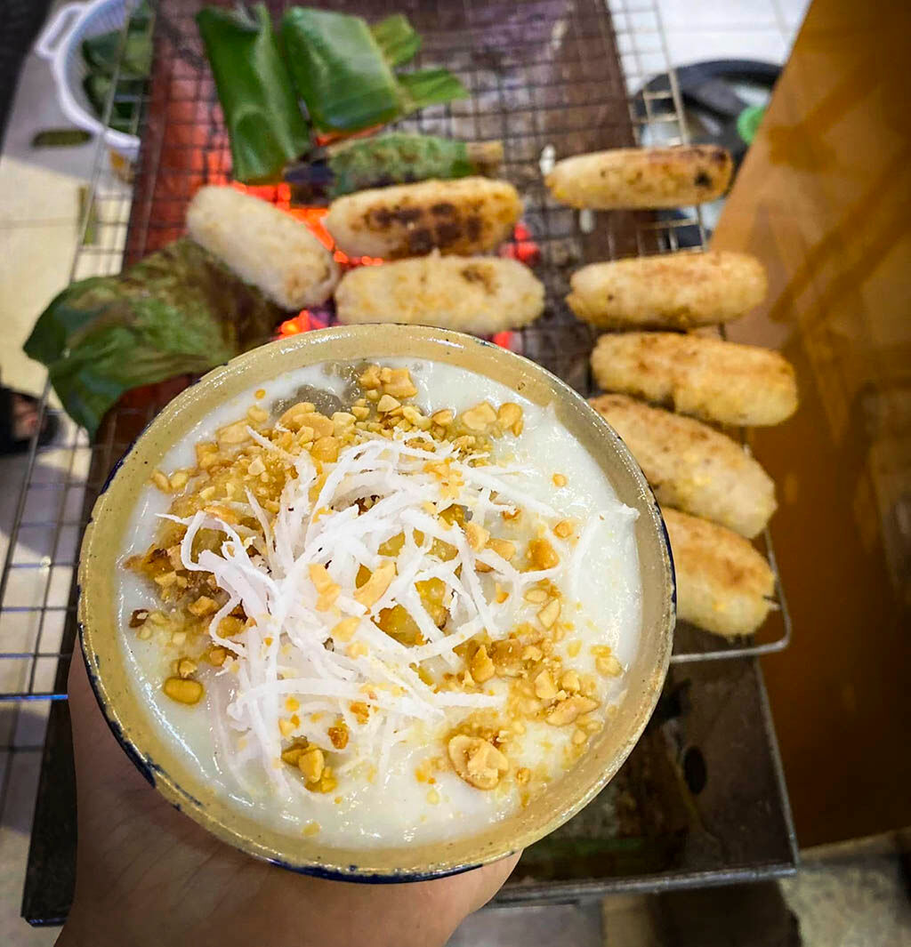 Thưởng thức món canh ngọt chuối caramel của Huế trong tour ẩm thực